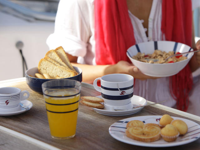 Marine Business Scheepsservies Cannes